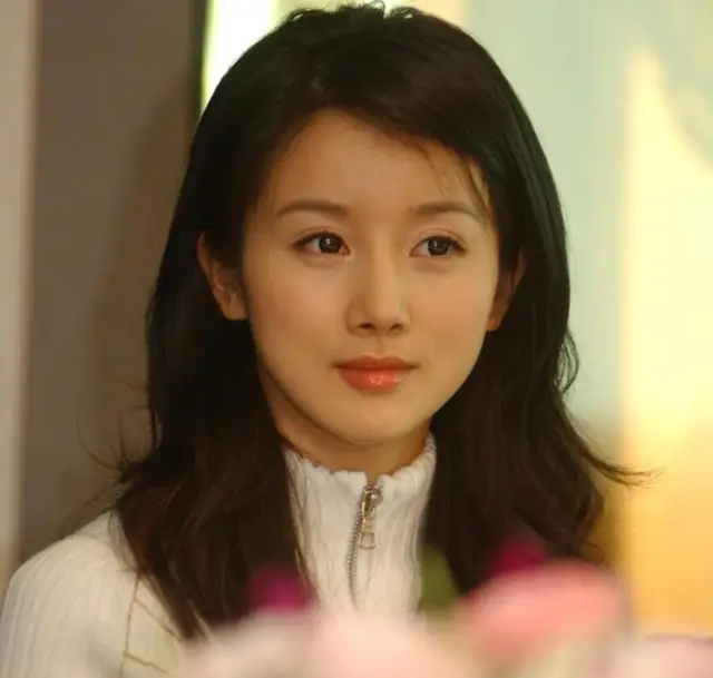 孙菲菲整容后无戏可拍_娱乐圈没整过容的明星_娱乐圈整容女明星名单