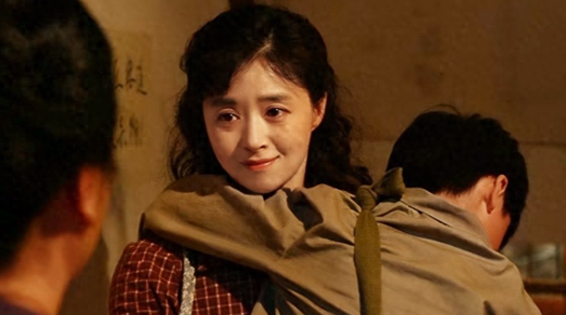 蒋欣：与初恋王阳相爱多年，却眼睁睁看他娶了高斯，42岁仍单身！