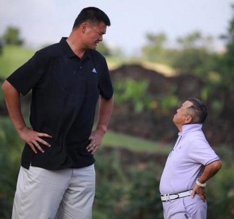 娱乐圈最诡异合影_娱乐圈明星合照分析_贾玲鹿晗对比照