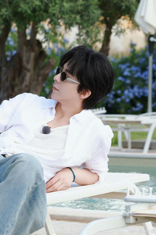 明星私下打游戏有多反差？何润东酒店跑刀，刘宇宁综艺开撩