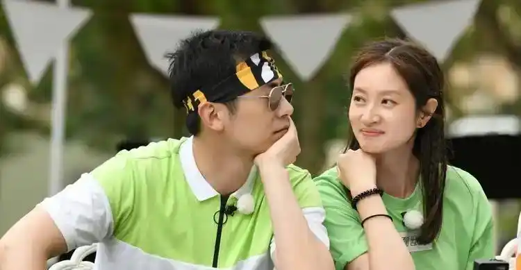 明星夫妻爱情故事_娱乐圈夫妻有哪些照片_娱乐圈感人爱情故事