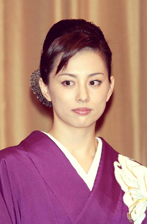 日本娱乐圈冰火两重天：齐藤慎二性侵案否认指控，米仓凉子感情亮红灯