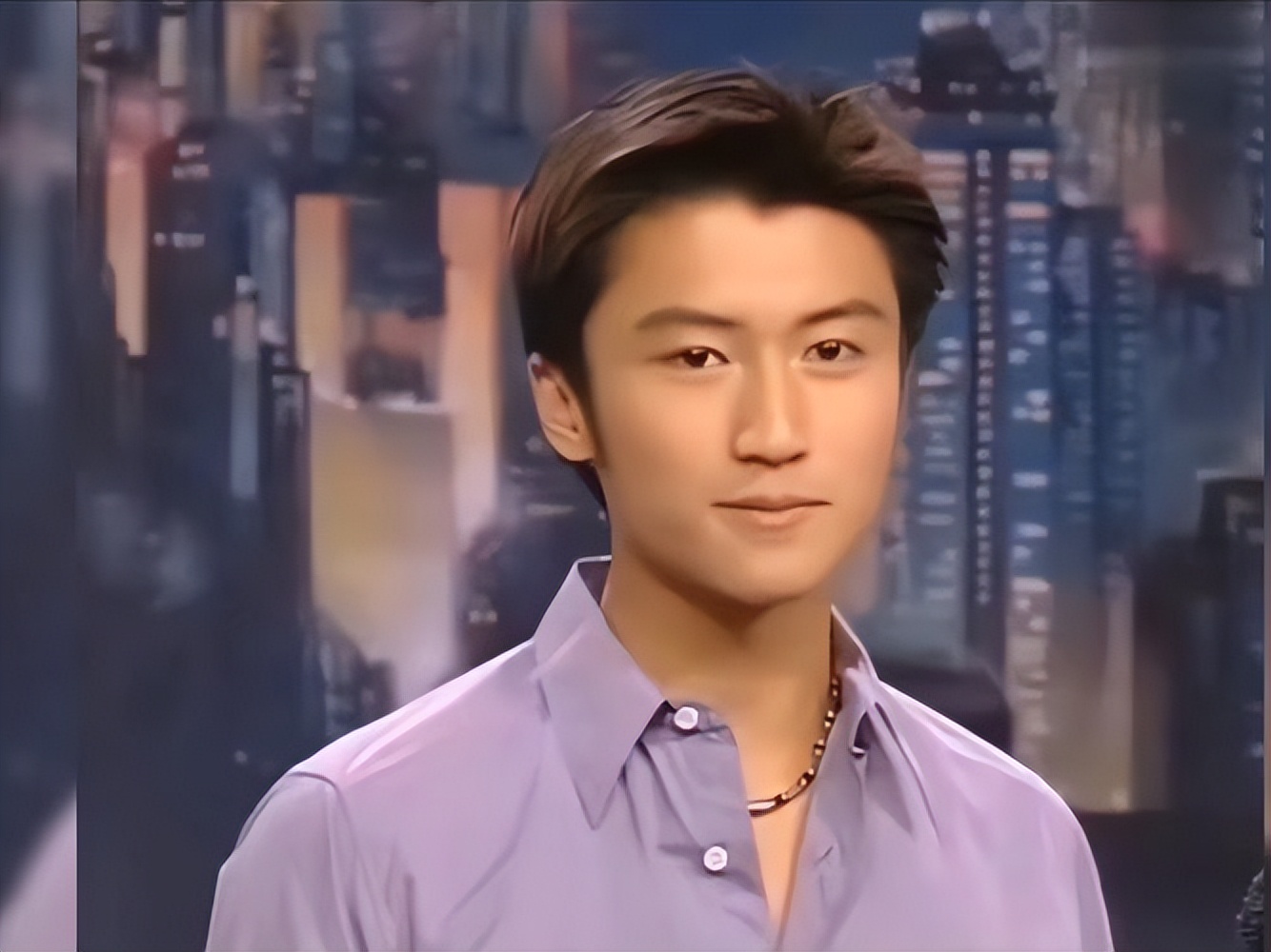 谢霆锋 央视文娱 人民文娱 _谢霆锋淡出娱乐圈_ 谢霆锋 演艺事业 爱国情怀 