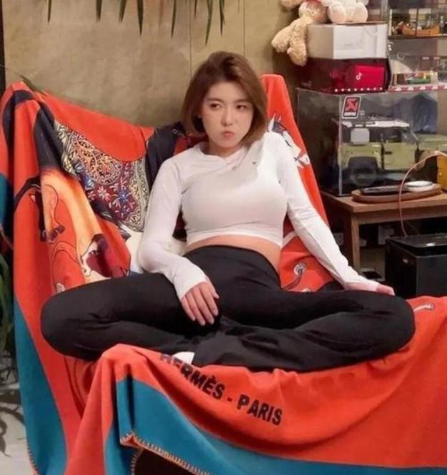 聂小雨AI变脸造谣事件_抖音网红聂小雨黑料不打烊,_聂小雨不雅视频曝光