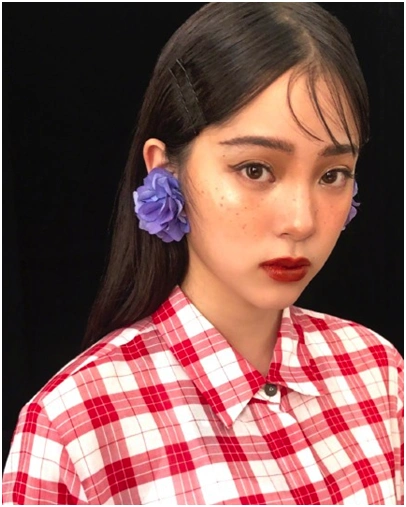 国内雀斑多的女明星_雀斑妆 欧阳娜娜雀斑妆 宋祖儿雀斑妆