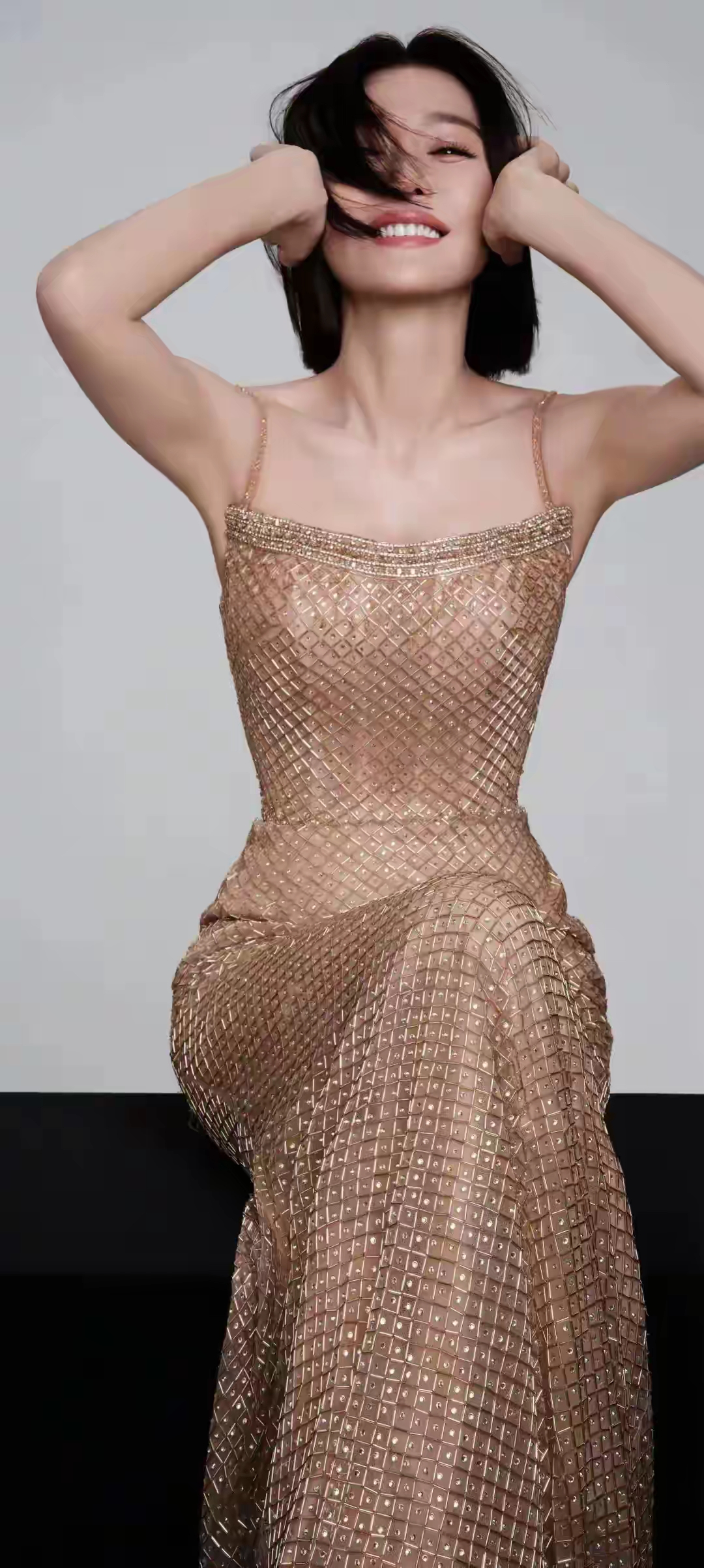 娱乐圈珍贵合影_十多年前合影里无人认出的C位美女_秦岚应采儿同框神秘女星