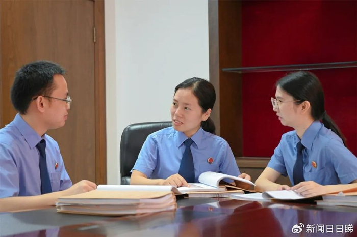 在网上看到明星黑料,_张某敲诈勒索案判决_网络敲诈勒索明星案